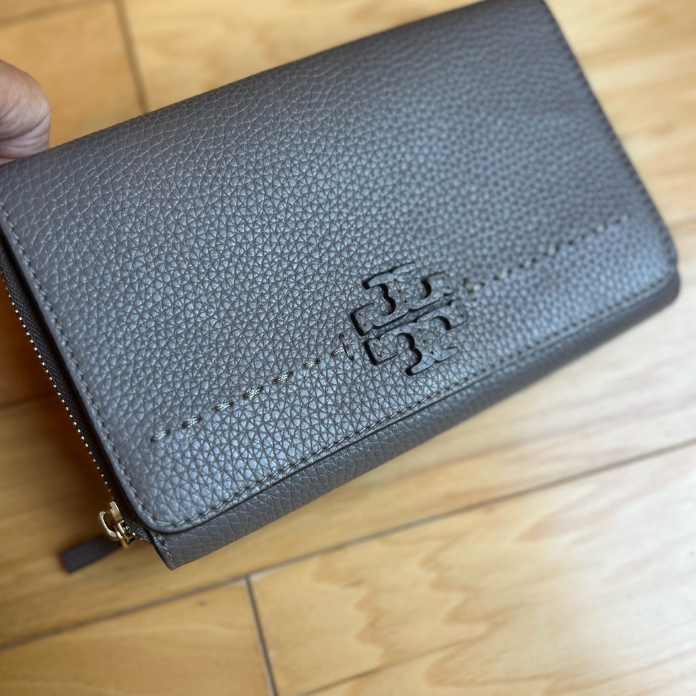 Tory Burch Leather McGraw Flat Wallet Crossbody Clutch - Picture 12 of 15